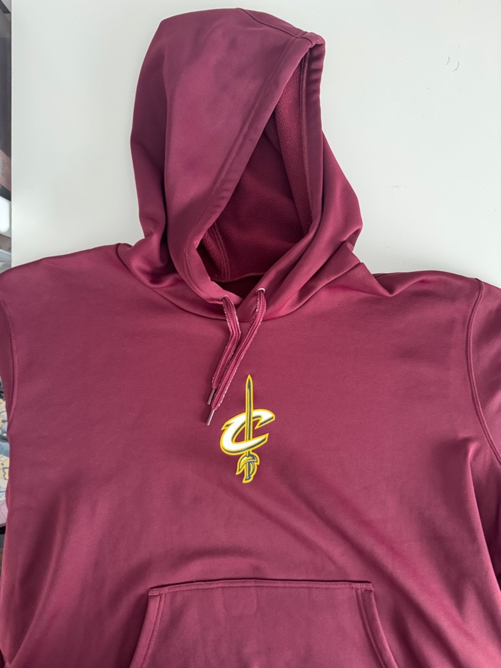 adidas  Cleveland Cavaliers Pullover in Maroon with Logo. Front pocket. Size 3XL